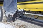 Luverne 584114-571346 Running Boards, Powdercoated Textured Black, Aluminum, 114 in. Length, 155.0 in. Wheelbase, For Long Models, O-Mega II 6 in. Series - Image 3